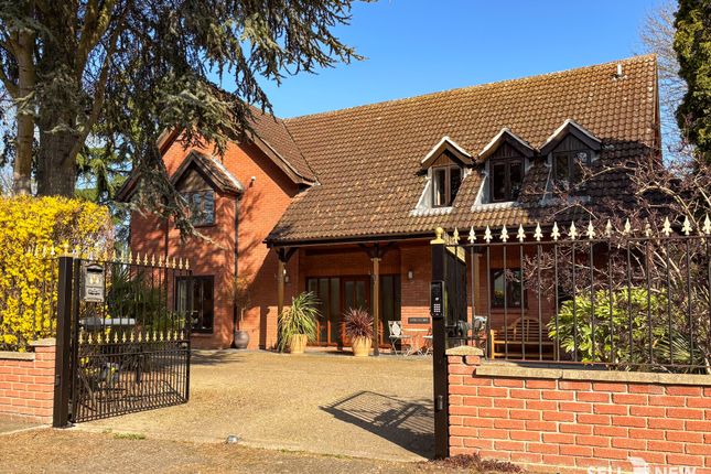 5 bed detached house