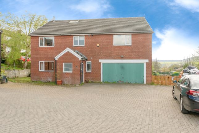4 bed detached house