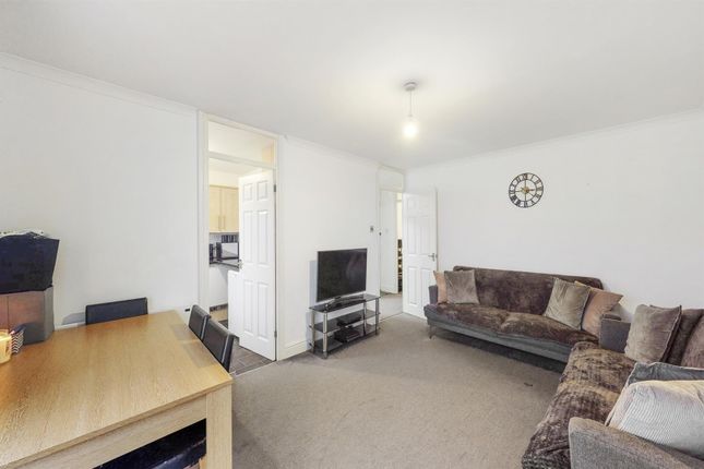 Trotwood, Essex IG7 2 bed apartment for sale