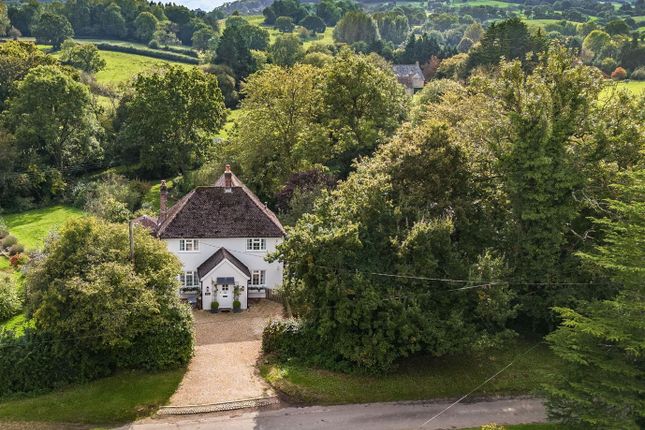 5 bed detached house