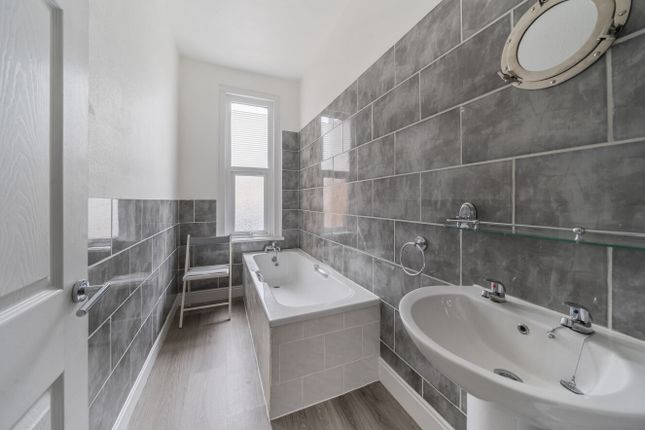 3 bed flat
