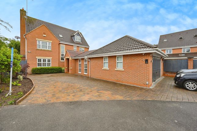 5 bedroom detached house for sale