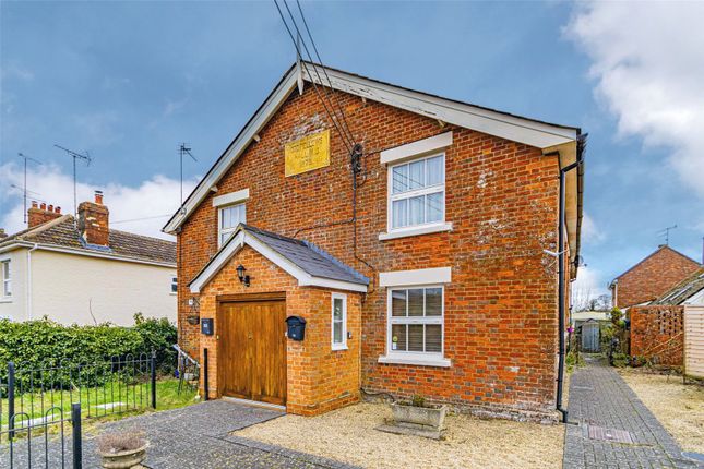 New Road, Swindon SN4 2 bed terraced house for sale