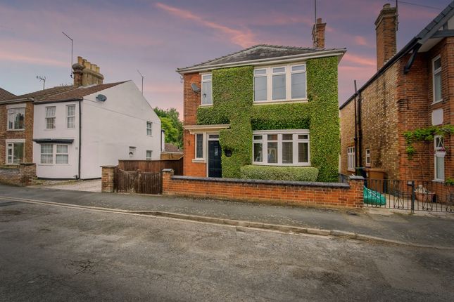 3 bed detached house