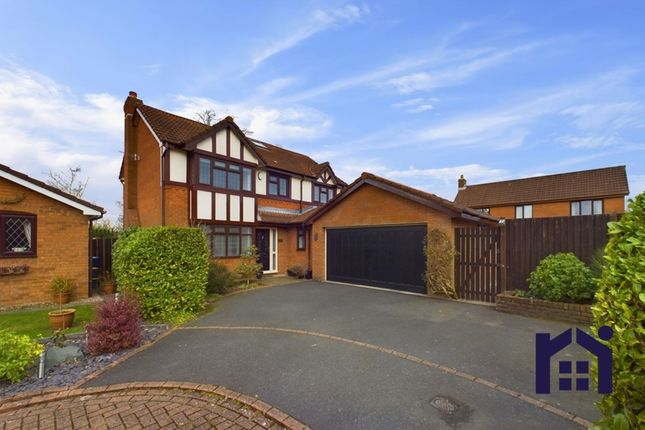 5 bed detached house