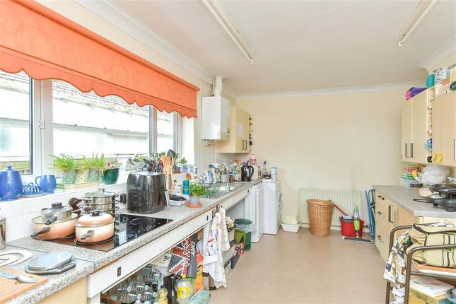 2 bed detached bungalow