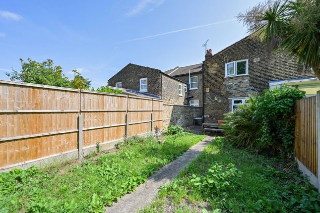 Woodriffe Road, Leytonstone, London, E11 2 bed flat for sale