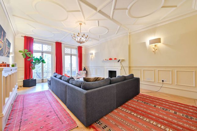 Evelyn Mansions, Victoria, London, SW1P 3 bed flat for sale