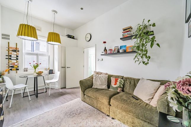 Grenfell Road, Mitcham, Surrey, CR4 2 bed flat for sale