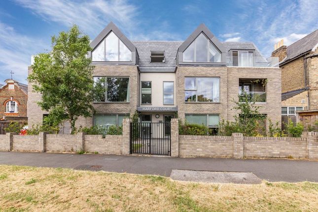Palace Road, London SW2 3 bed flat for sale