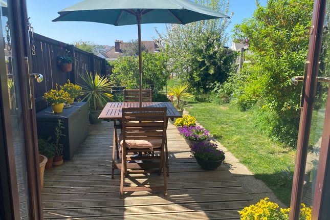 Kings Road, East Cowes, Isle of Wight 2 bed end of terrace house for sale