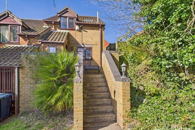 Wyatt Close, High Wycombe 2 bed semi
