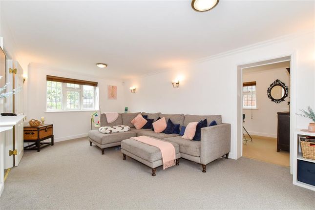 Cissbury Avenue, Worthing, West Sussex 3 bed semi