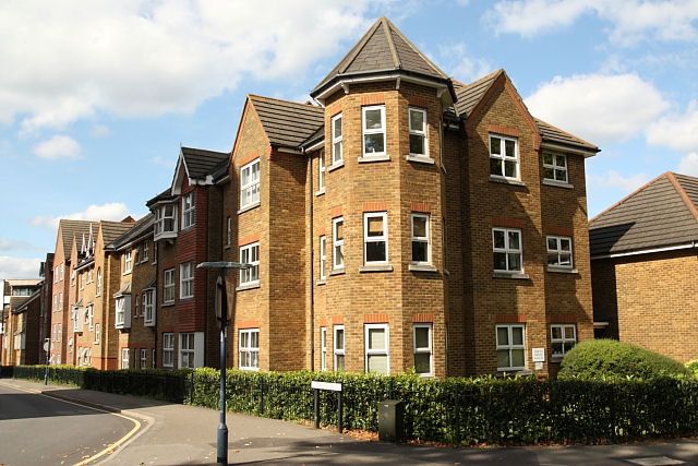 Burleigh Gardens, Woking GU21 1 bed flat for sale