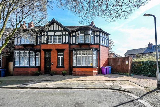 5 bed detached house