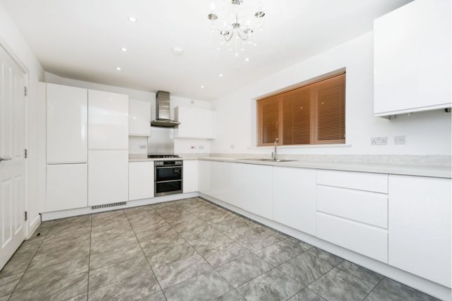 4 bedroom link detached house for sale