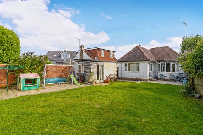 Courtlands Close, Worthing, BN12 4BT 2 bed detached bungalow for sale