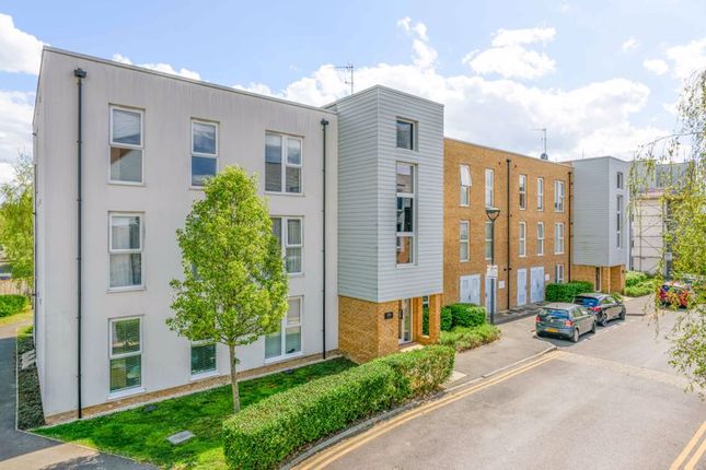 Hawker Drive, Addlestone KT15 1 bed apartment for sale