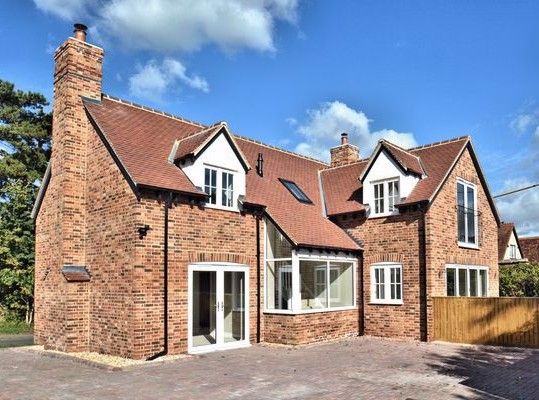 4 bed detached house