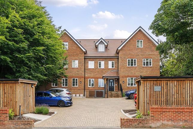 3 bedroom flat for sale