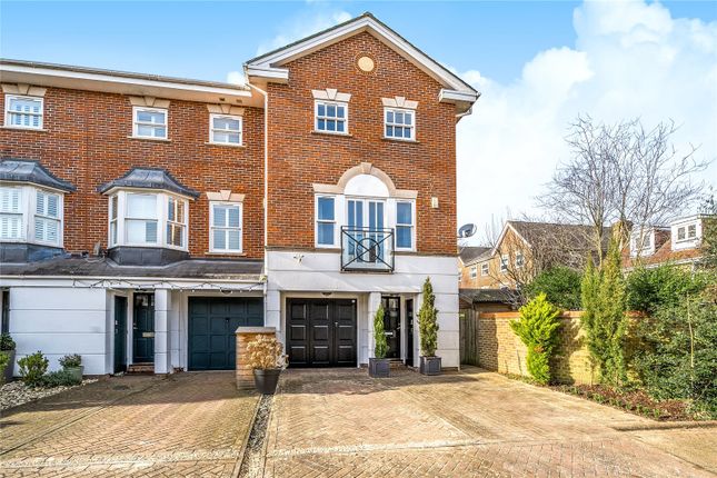 Hayward Road, Thames Ditton, KT7 4 bed end of terrace house for sale