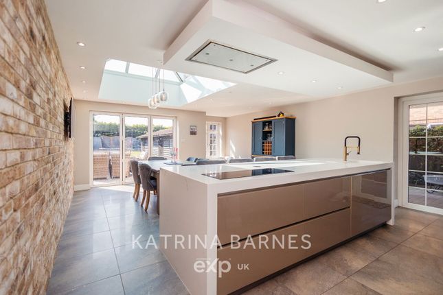London Road, Colchester CO6 5 bed detached house for sale