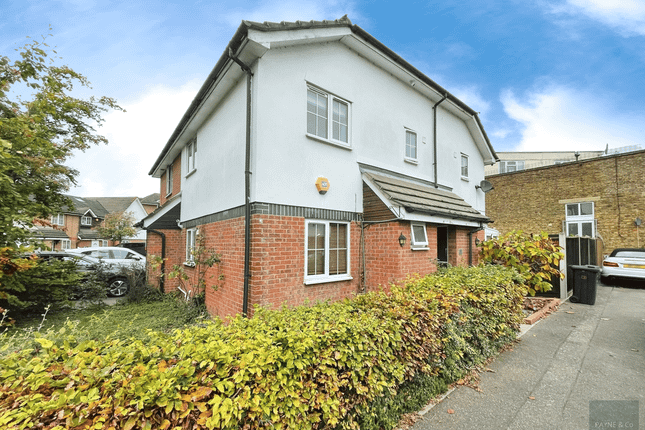 Daffodil Gardens, ILFORD, IG1 3 bed end of terrace house for sale