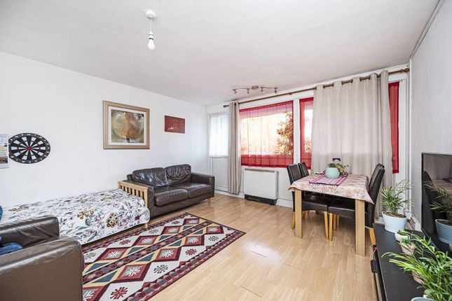 Wellington Way, Bow, London, E3 2 bed flat for sale
