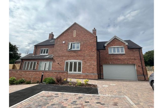 6 bedroom detached house for sale