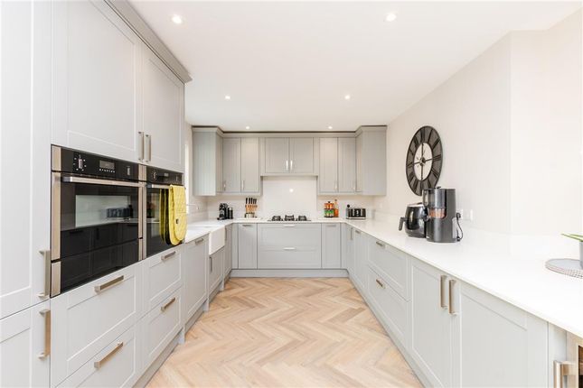 4 bed link detached house