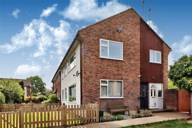 Kingfield Drive, Surrey GU22 2 bed maisonette for sale