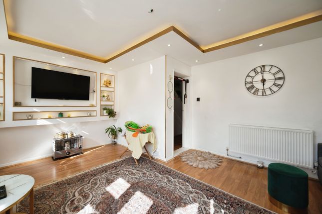 2 bed maisonette