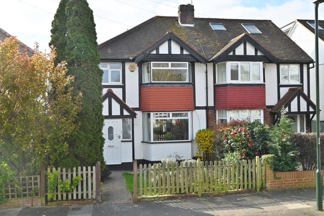 Rivermeads Avenue, Twickenham TW2 3 bed semi