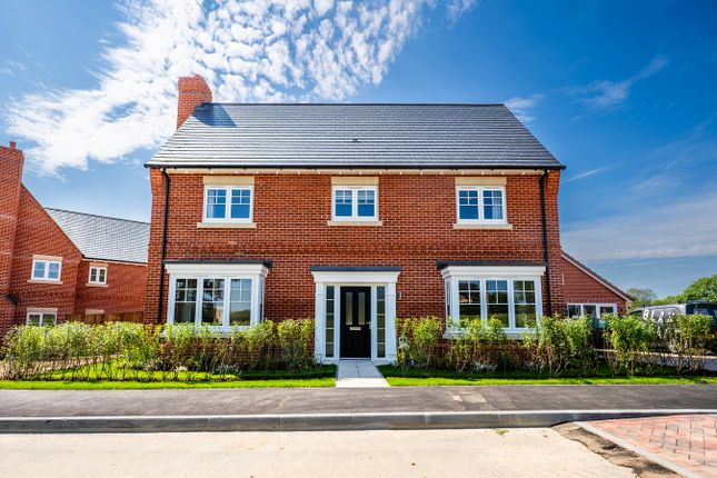 5 bed detached house