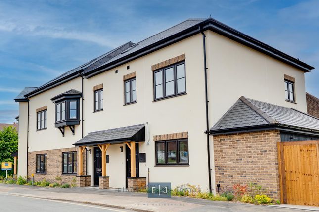 Freya Lodge, Loughton IG10 1 bed apartment for sale