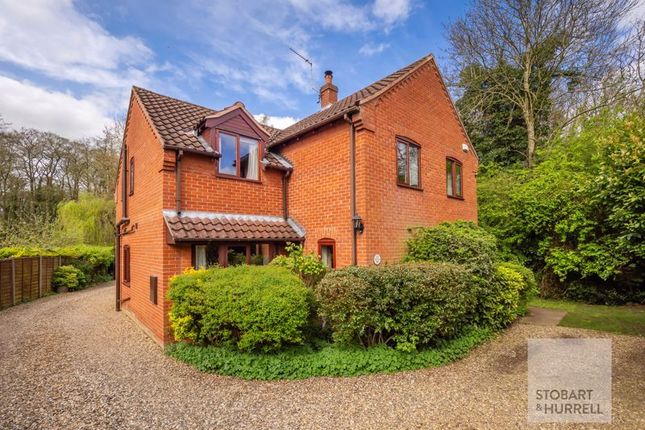 4 bed detached house