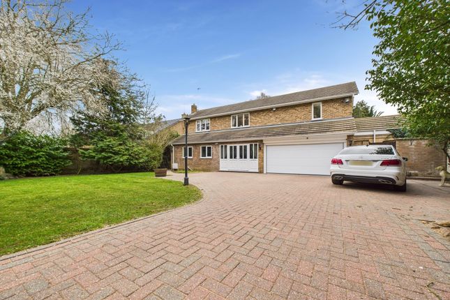 5 bed detached house