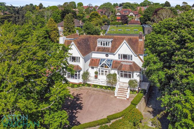 6 bed detached house