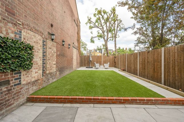 Latimer Road, South Park Gardens... 2 bed flat for sale