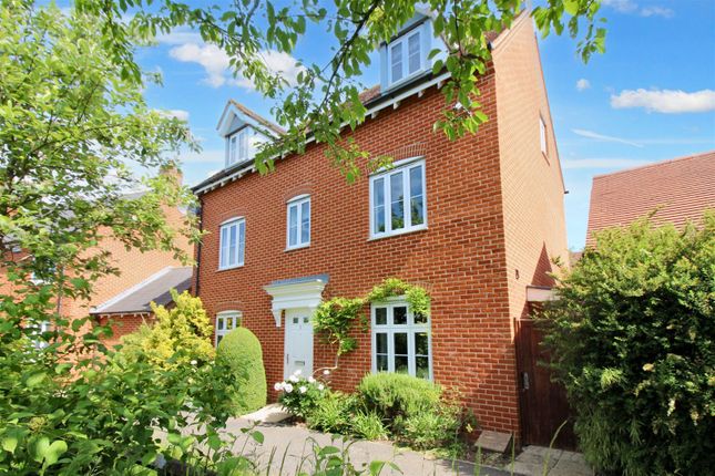 Wykeham Path, Aylesbury 5 bed detached house for sale