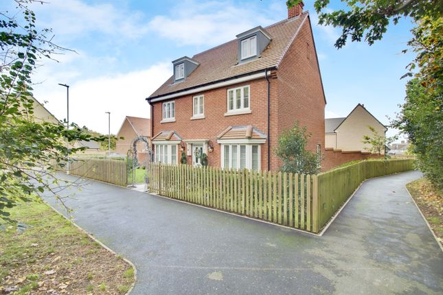5 bed detached house