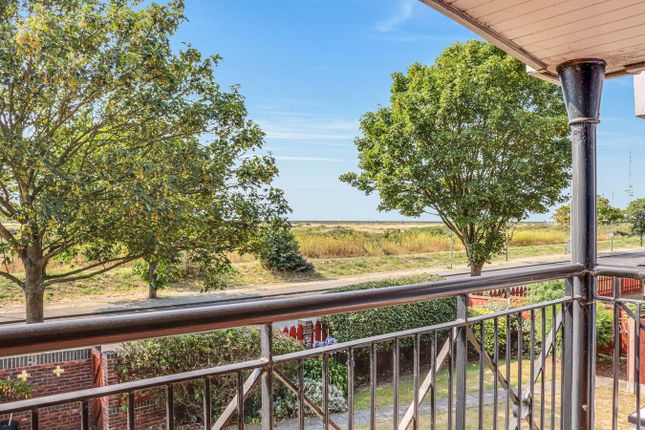 Admirals Walk, Shoeburyness SS3 2 bed apartment for sale