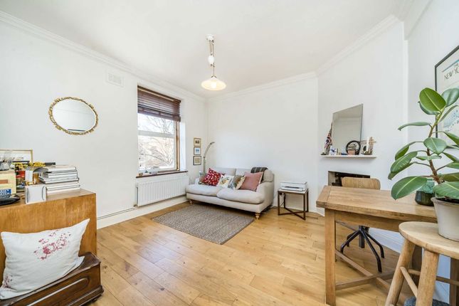 Garratt Lane, London SW17 1 bed flat for sale