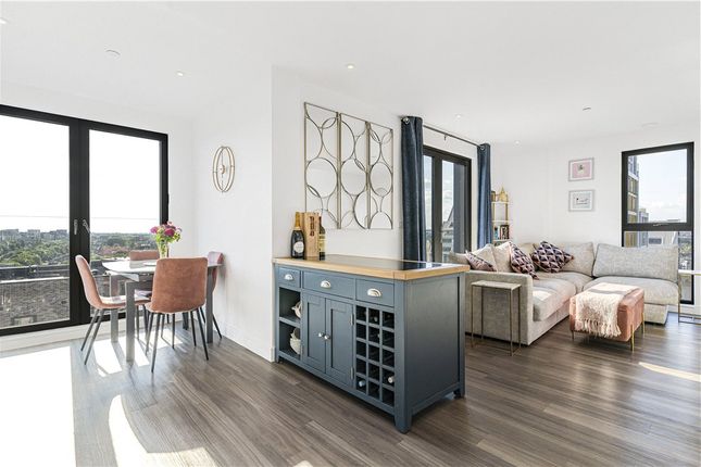 Creek Lane, London, SW18 2 bed apartment for sale