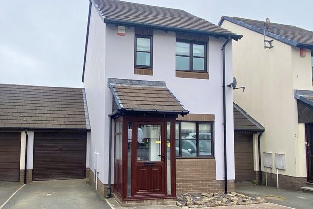 2 bed link detached house