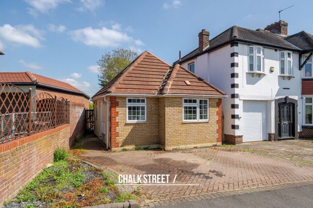 Hacton Lane, Hornchurch, RM12 2 bed detached bungalow for sale