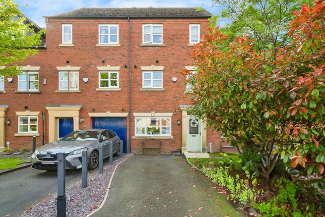3 bedroom town house for sale