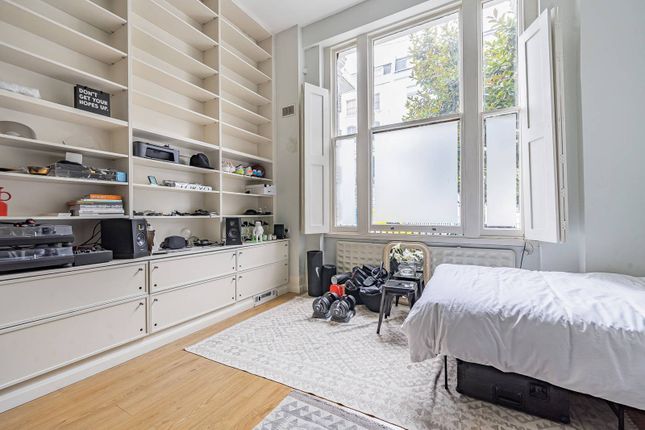 Arundel Gardens, Ladbroke Grove... Studio for sale