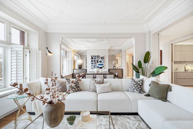 4 bedroom flat for sale