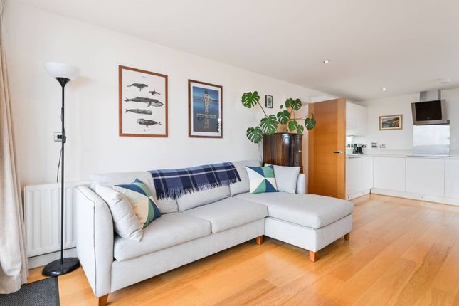 6 Rainhill Way, London E3 2 bed flat for sale